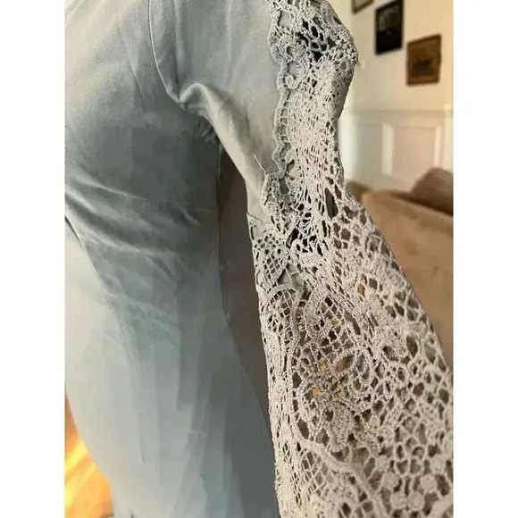 Lulus dress baby blue fitted with crocheted lace detail size large - Picture 1 of 10